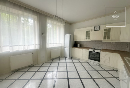 Káprázatos panorámás lakás kiadó Törökvészen