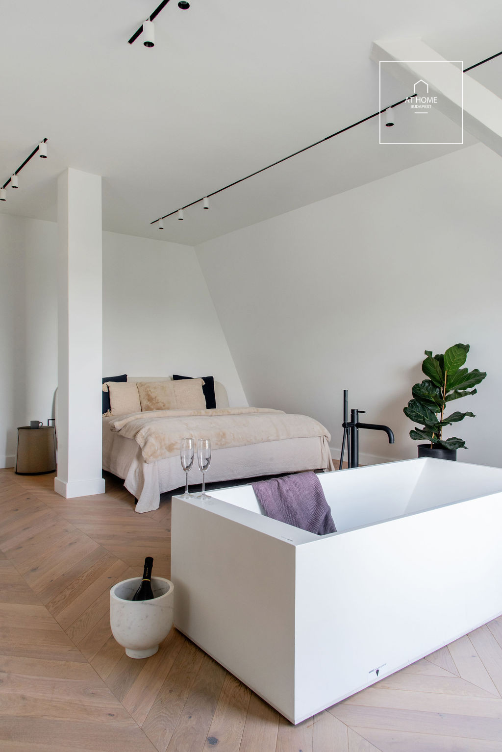 Elegant apartment for sale in Budapest, 6th district near Városliget (City Park)