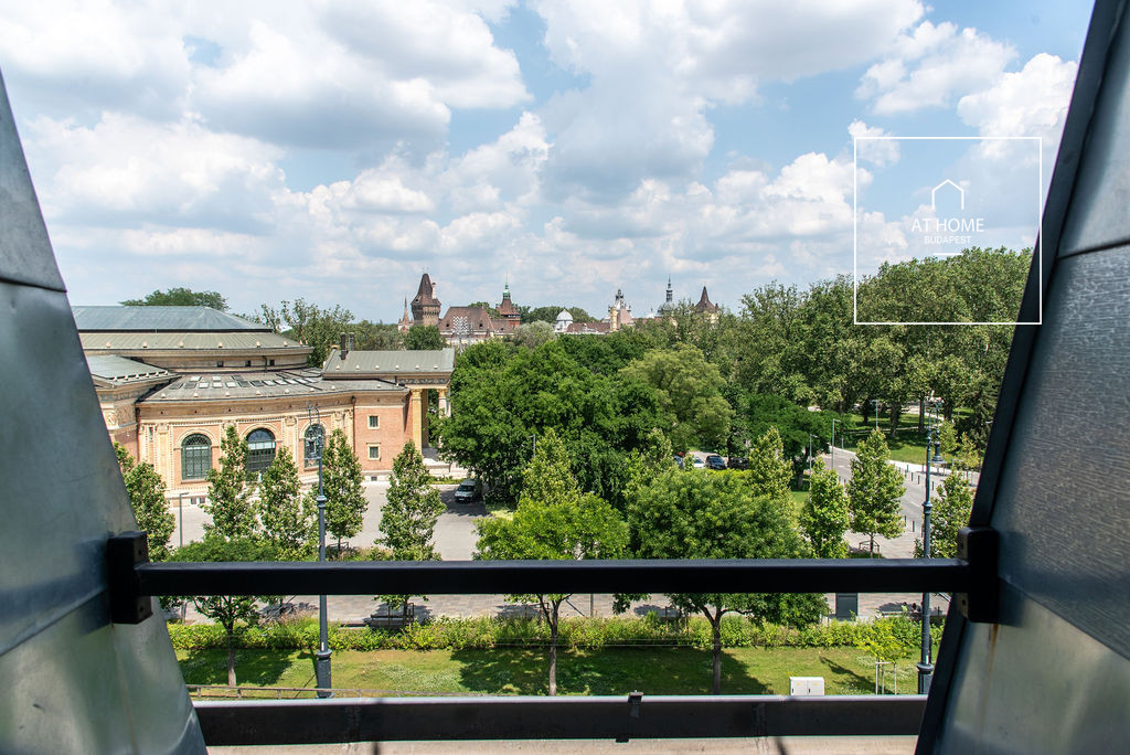 Elegant apartment for sale in Budapest, 6th district near Városliget (City Park)