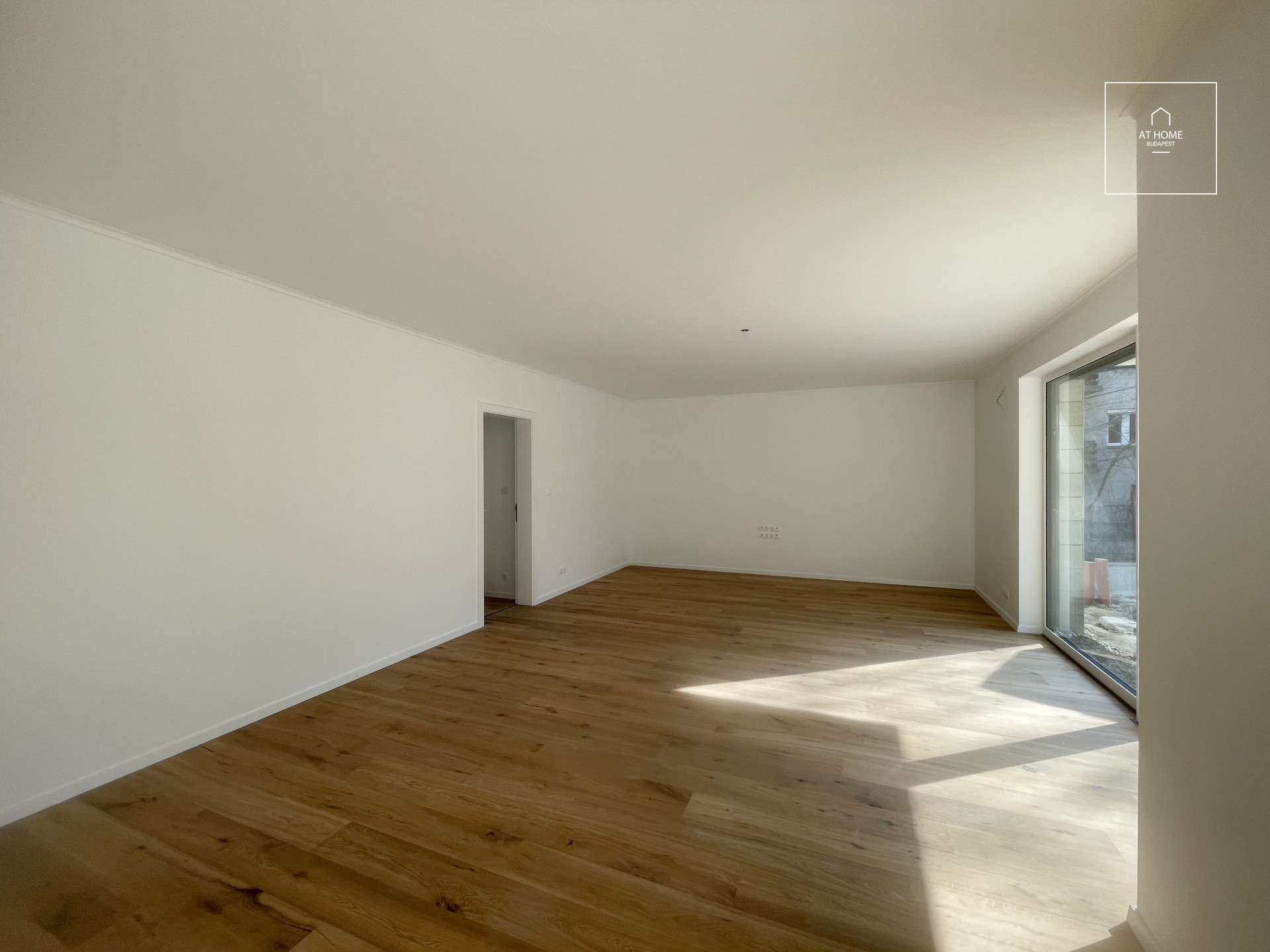 Newly-built luxury apartment with garden access for sale in 2nd district, Budapest