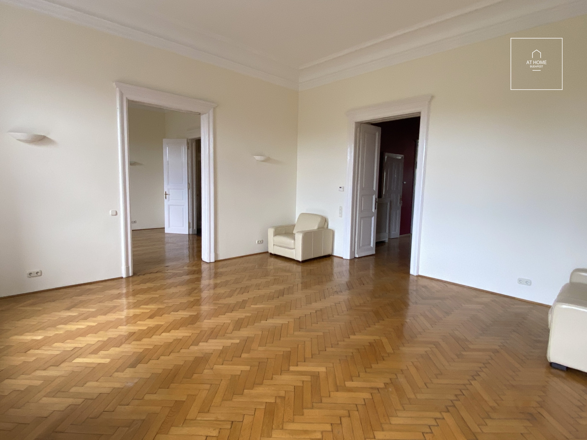 Irodának is alkalmas napfényes lakás kiadó Budapest VI. kerület Diplomatanegyed