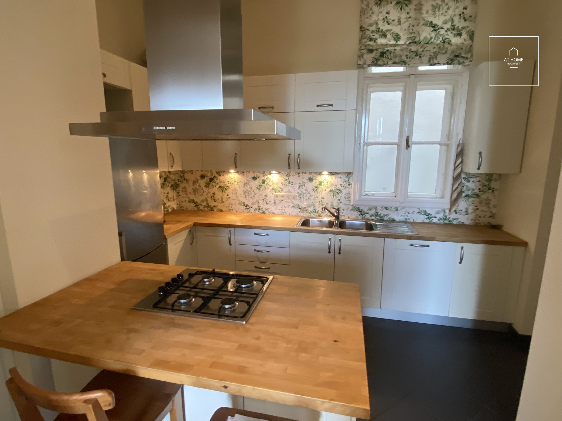 Sunny apartment for rent, also suitable for an office, Budapest VI. district Diplomatic Quarter