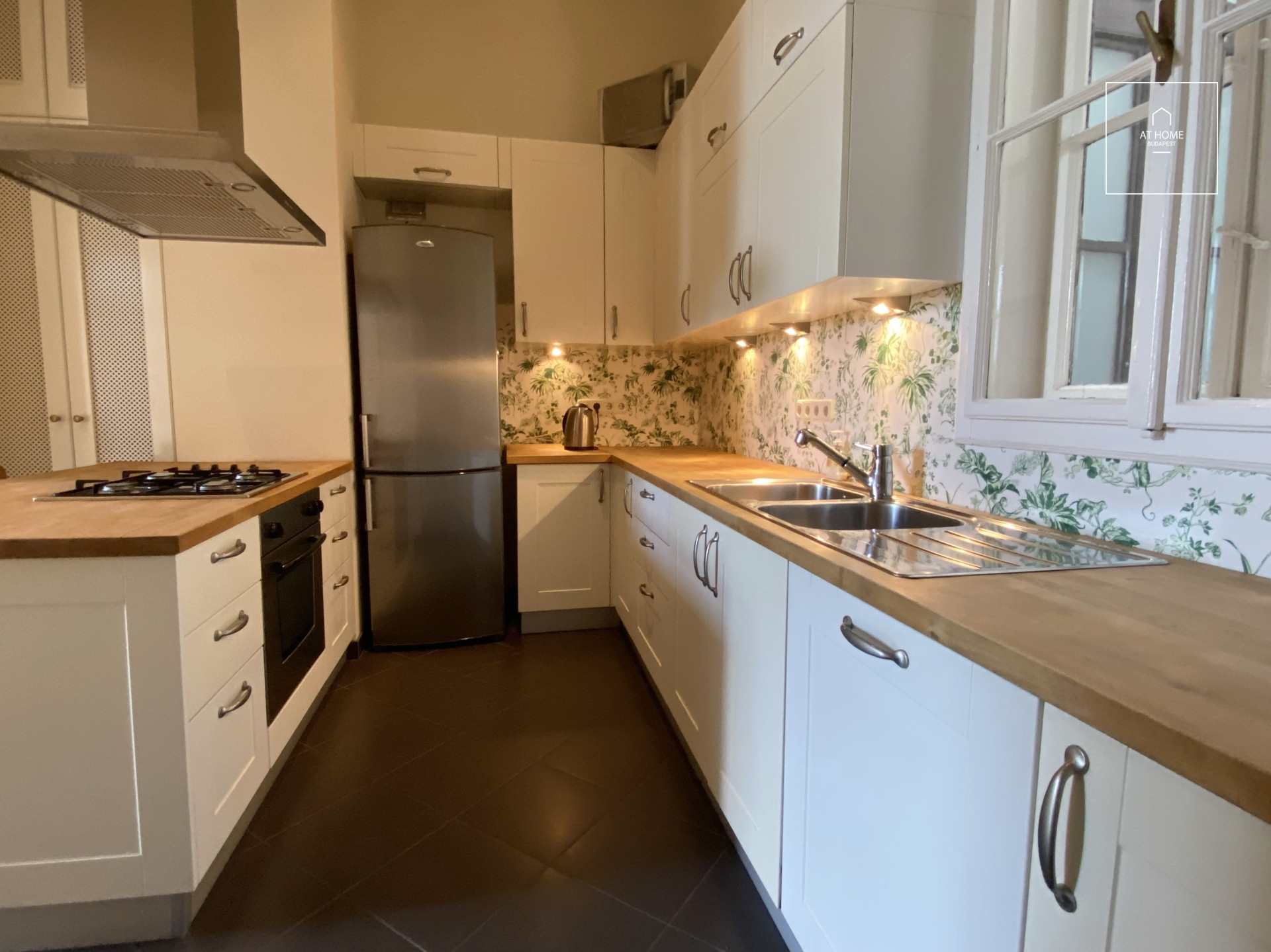 Sunny apartment for rent, also suitable for an office, Budapest VI. district Diplomatic Quarter