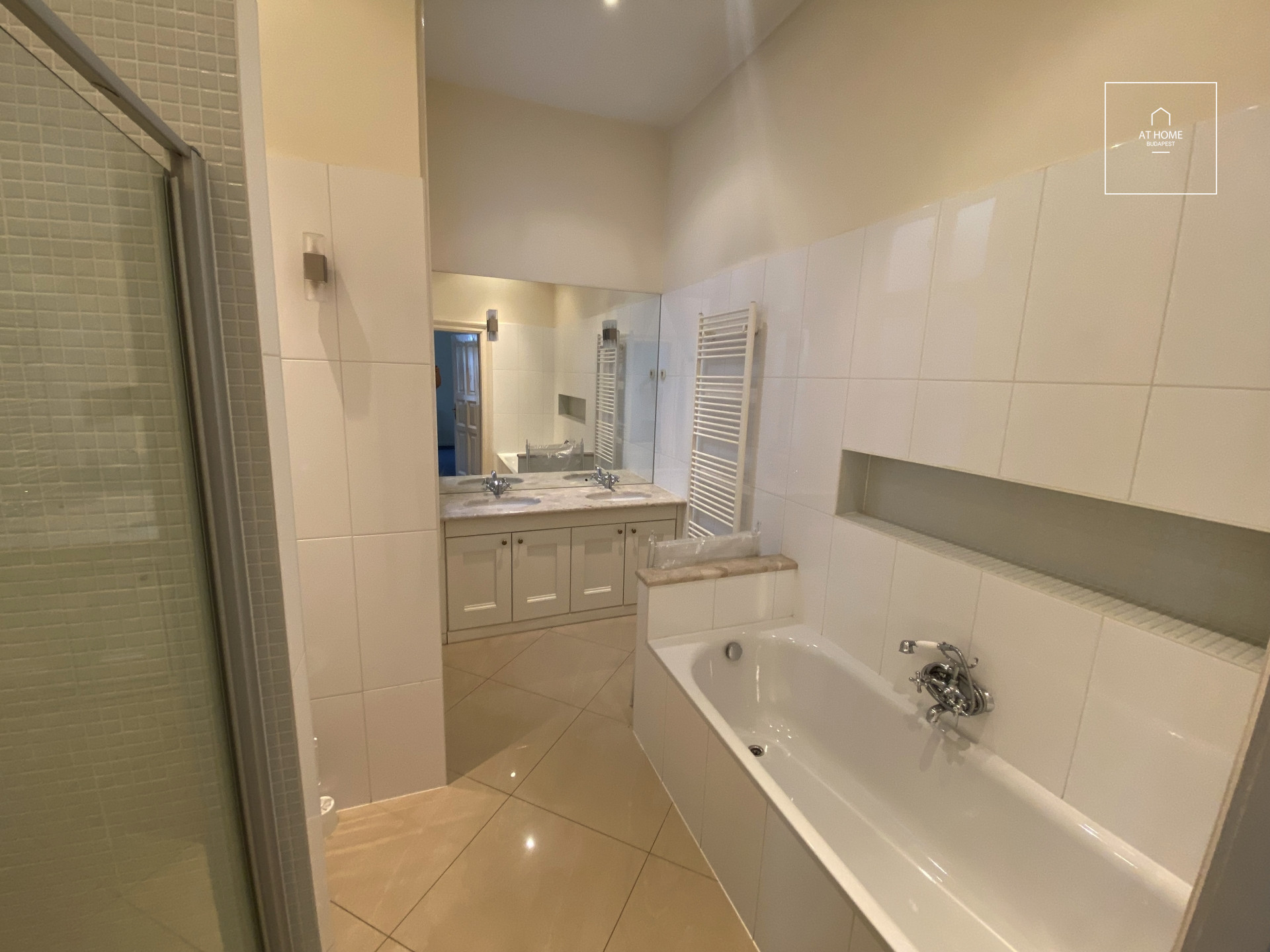 Sunny apartment for rent, also suitable for an office, Budapest VI. district Diplomatic Quarter