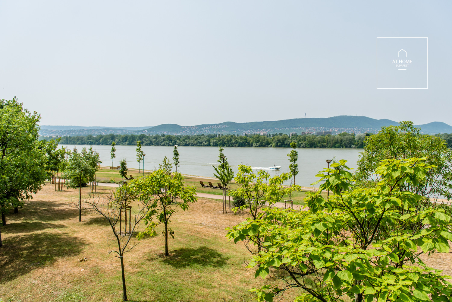 Panoramic apartment with huge terrace in Budapest, 13th district, Marina shore