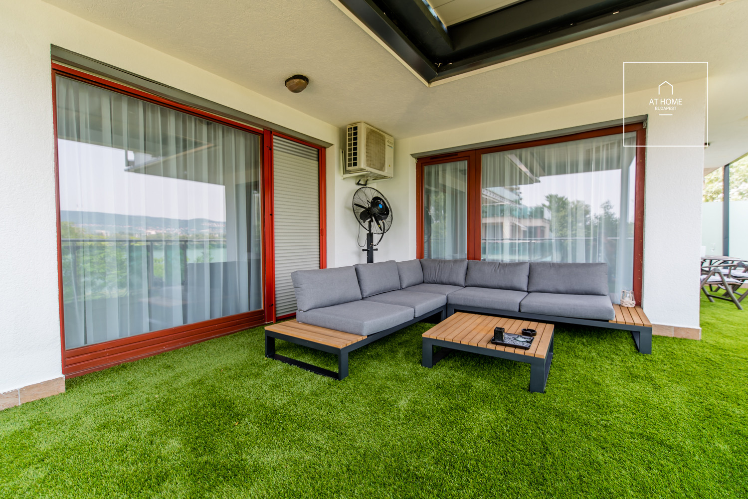 Panoramic apartment with huge terrace in Budapest, 13th district, Marina shore