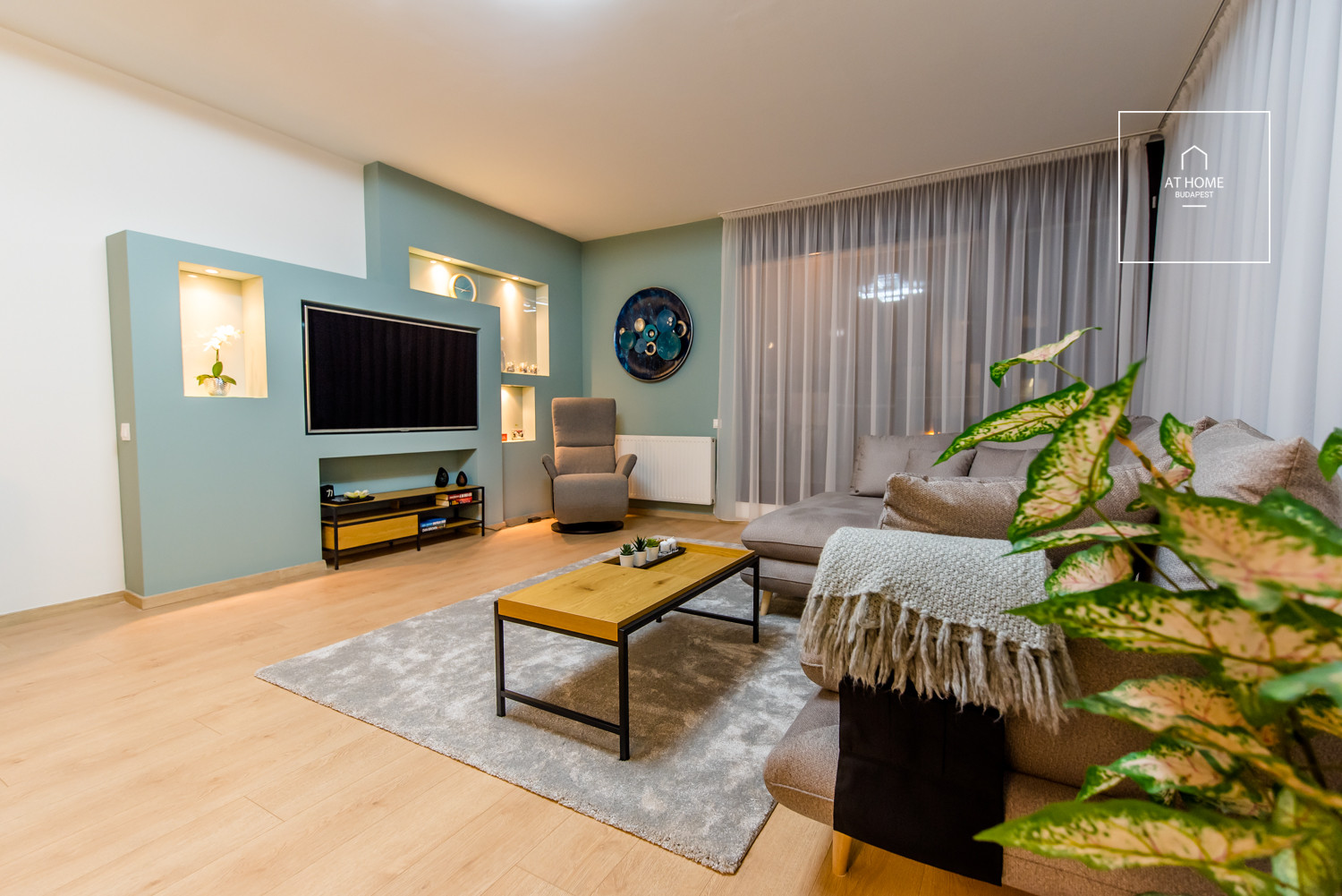 Panoramic apartment with huge terrace in Budapest, 13th district, Marina shore