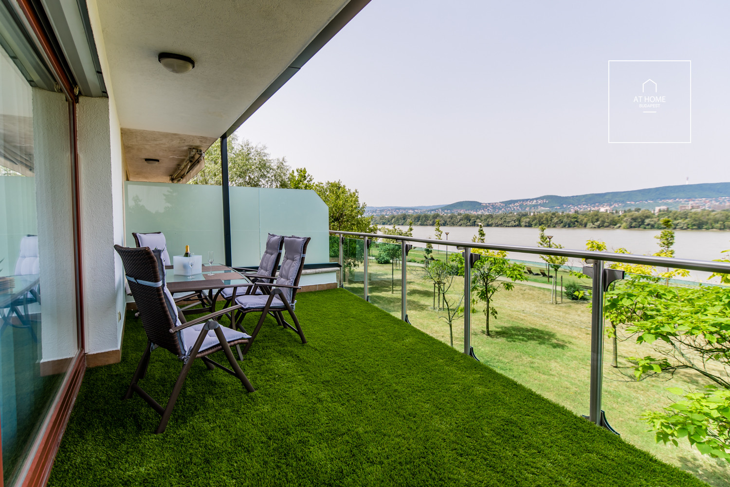 Panoramic apartment with huge terrace in Budapest, 13th district, Marina shore