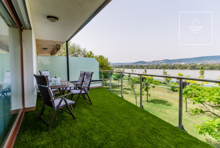 Panoramic apartment with huge terrace in Budapest, 13th district, Marina shore