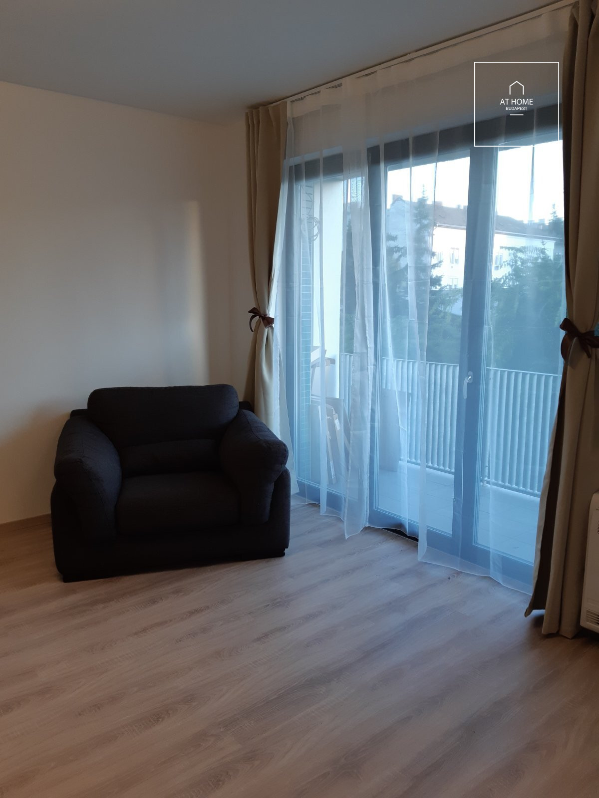 Világos, modern lakás kiadó Újlipótvárosban, portaszolgálatos épületben