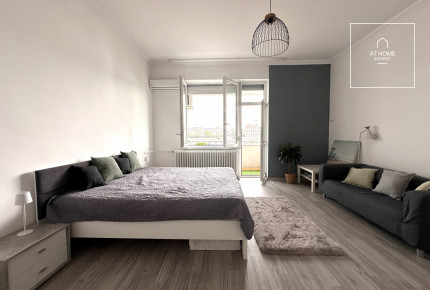 Renovated 80 sqm panoramic-view apartment in District II, Víziváros