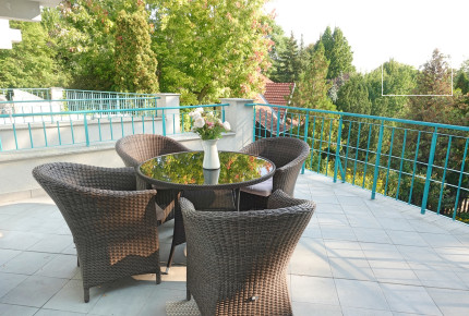 Refurbished 4-bedroom apartment for rent in the XII. district