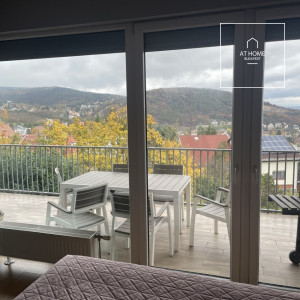Panoramic 2-Bedroom Apartment in a Green Area – District II, Vérhalom