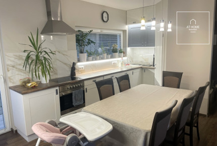 Panoramic 2-Bedroom Apartment in a Green Area – District II, Vérhalom