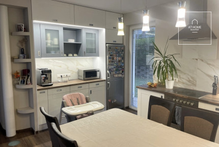 Panoramic 2-Bedroom Apartment in a Green Area – District II, Vérhalom