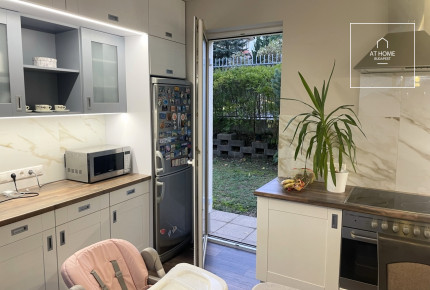 Panoramic 2-Bedroom Apartment in a Green Area – District II, Vérhalom