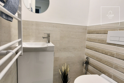 Fully renovated 3-bedroom apartment in District VII, Erzsébetváros