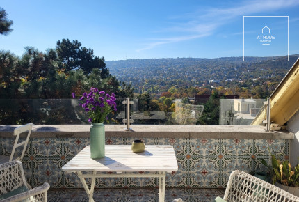 Two-storey, 130 m² penthouse-style villa apartment with private garden area in District II, Pasarét