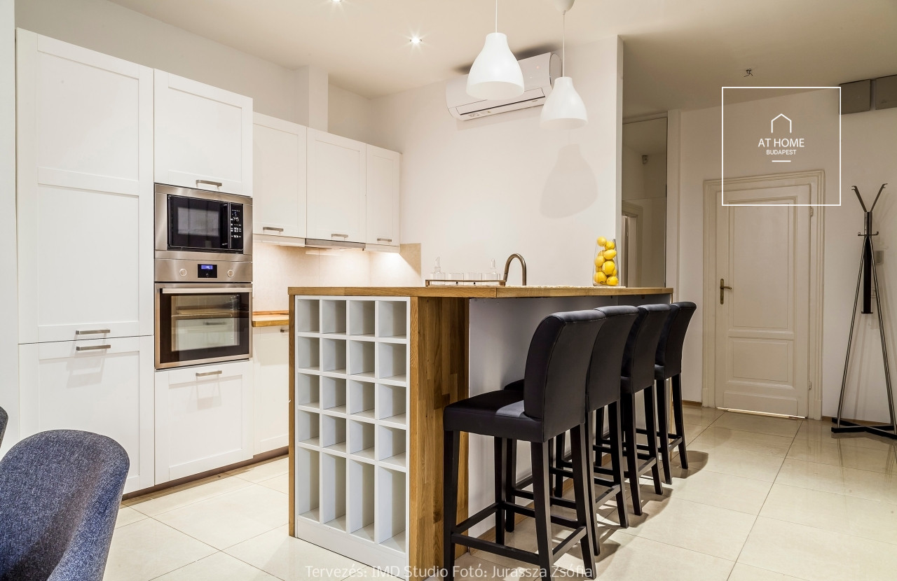 Bright 121 sqm three-bedroom apartment in Budapest’s 6th District