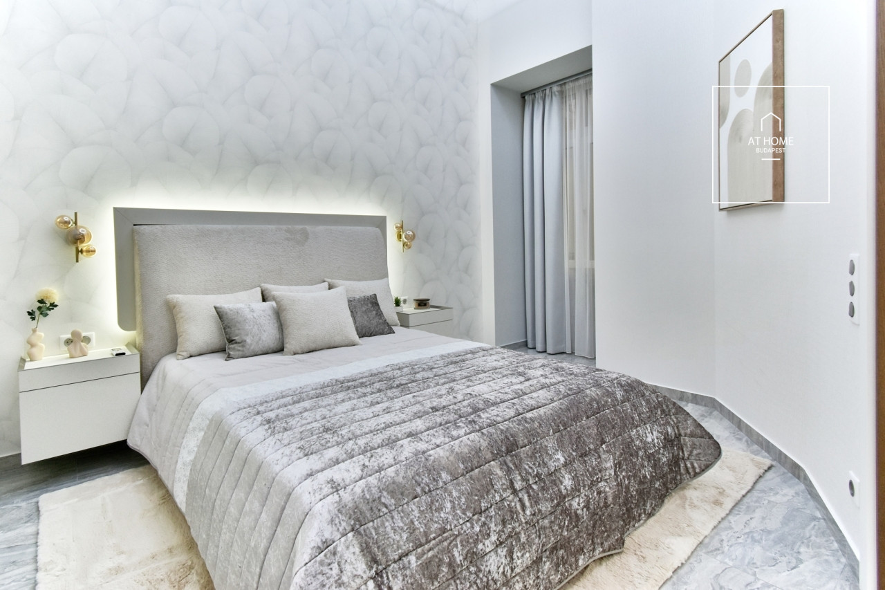 Renovated 3-Bedroom Apartment in District VI, Terézváros