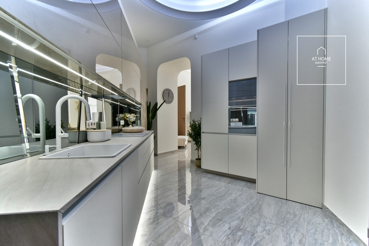 Renovated 3-Bedroom Apartment in District VI, Terézváros