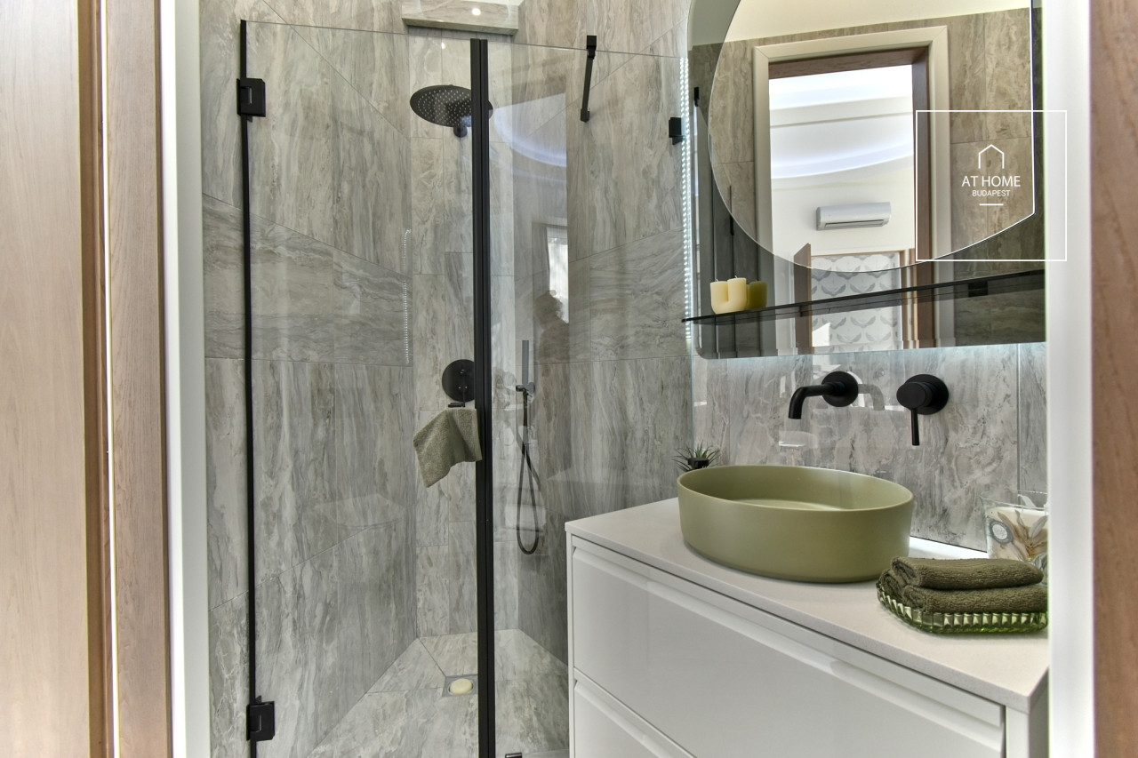 Renovated 3-Bedroom Apartment in District VI, Terézváros