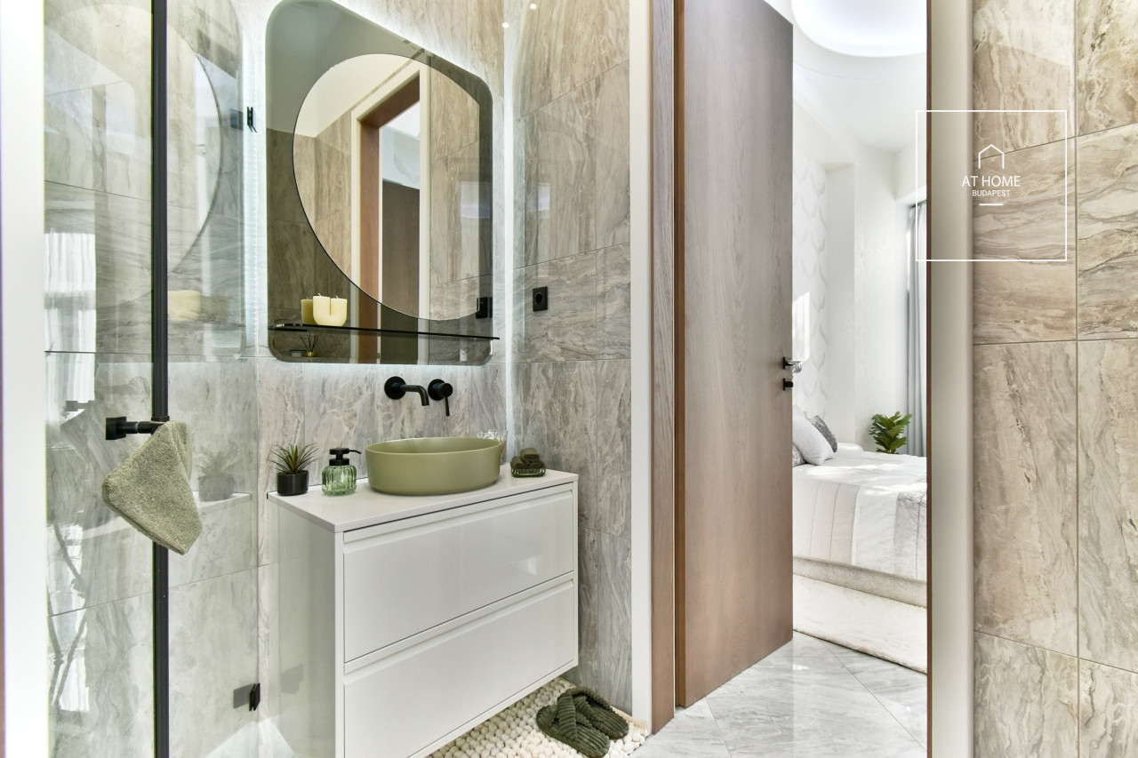 Renovated 3-Bedroom Apartment in District VI, Terézváros