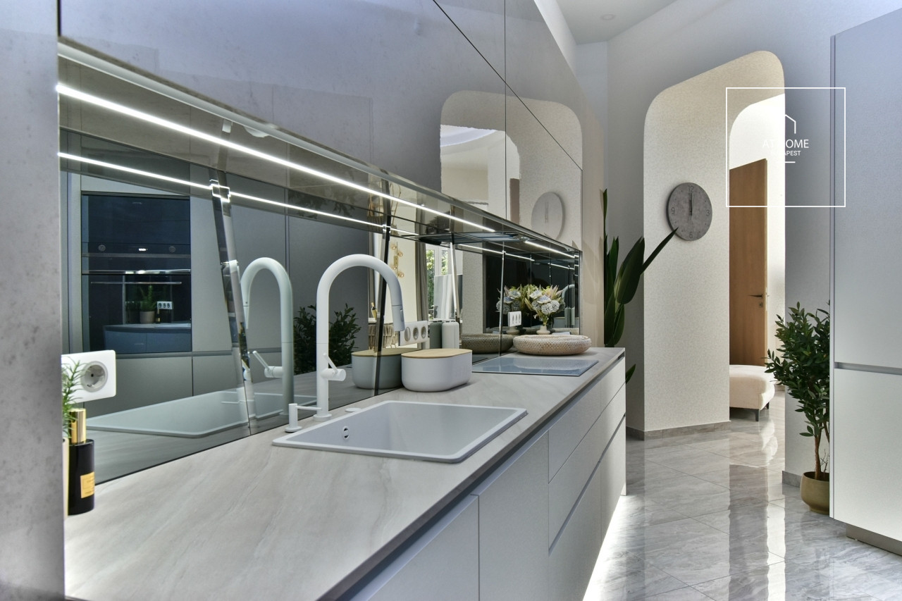 Renovated 3-Bedroom Apartment in District VI, Terézváros