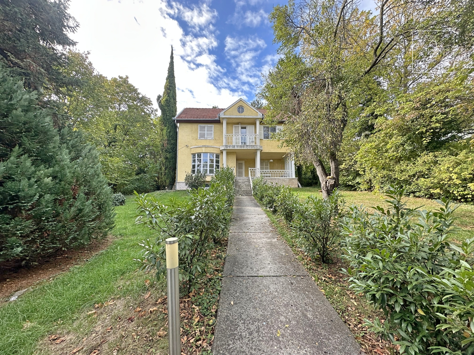 4 Hálószobás exkluzív családi ház kiadó a XII. kerületben