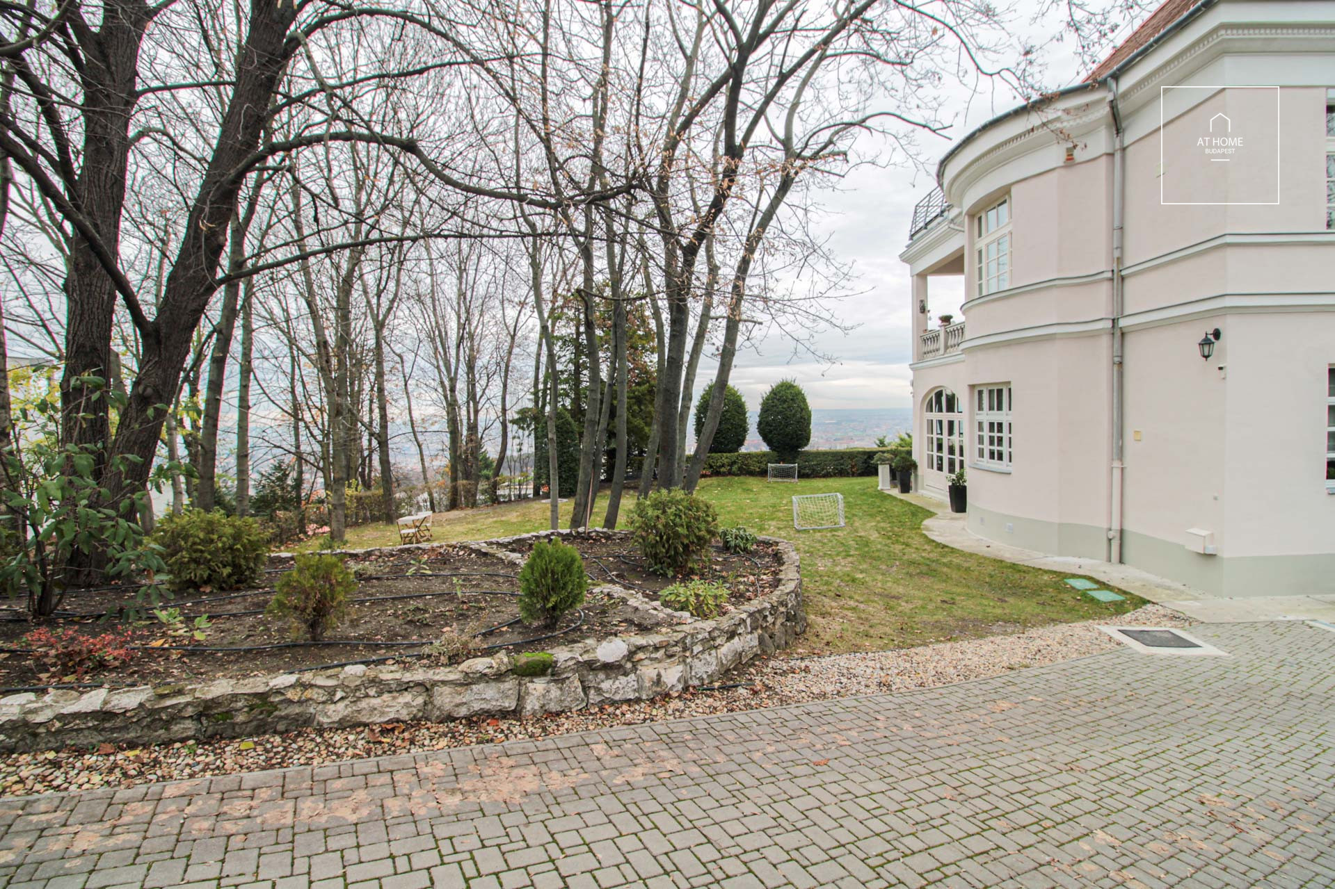 Villa apartment with panoramic view for sale in the 12th district of Budapest, Istenhegy