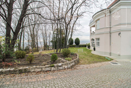 Eladó panorámás villalakás Budapesten, a  XII. kerületben, Istenhegyen