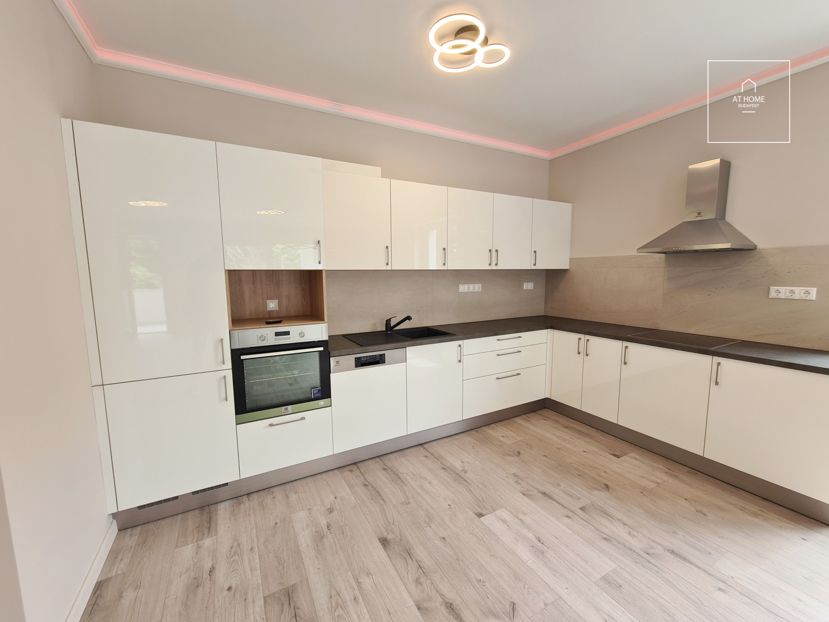 Newly built 4-bedroom apartment for rent Budapest II. district Szépilona
