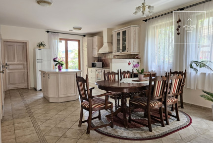 Mediterranean-style two-storey family house – District II/A, Széphalom