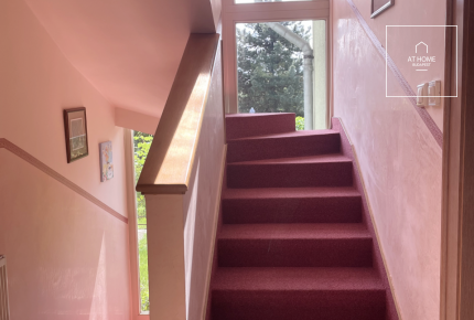 Three-storey semi-detached house in a green residential area District III, Testvérhegy