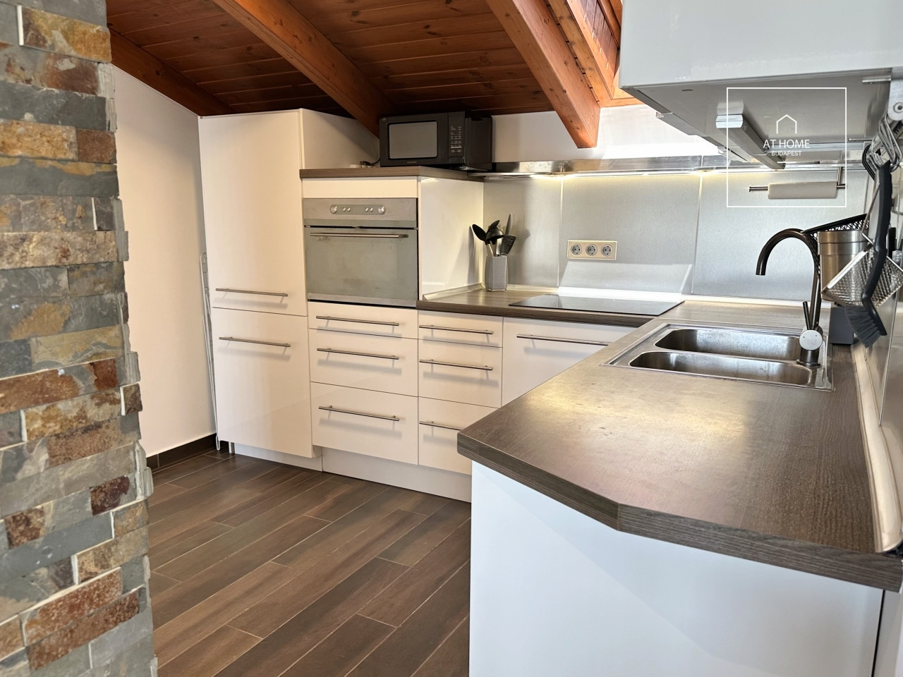 Exclusive penthouse for rent in Budapest III. district, Újlak