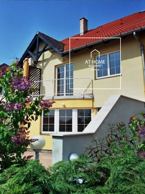 Stunning row house for rent Budapest II. district, Pálvölgy