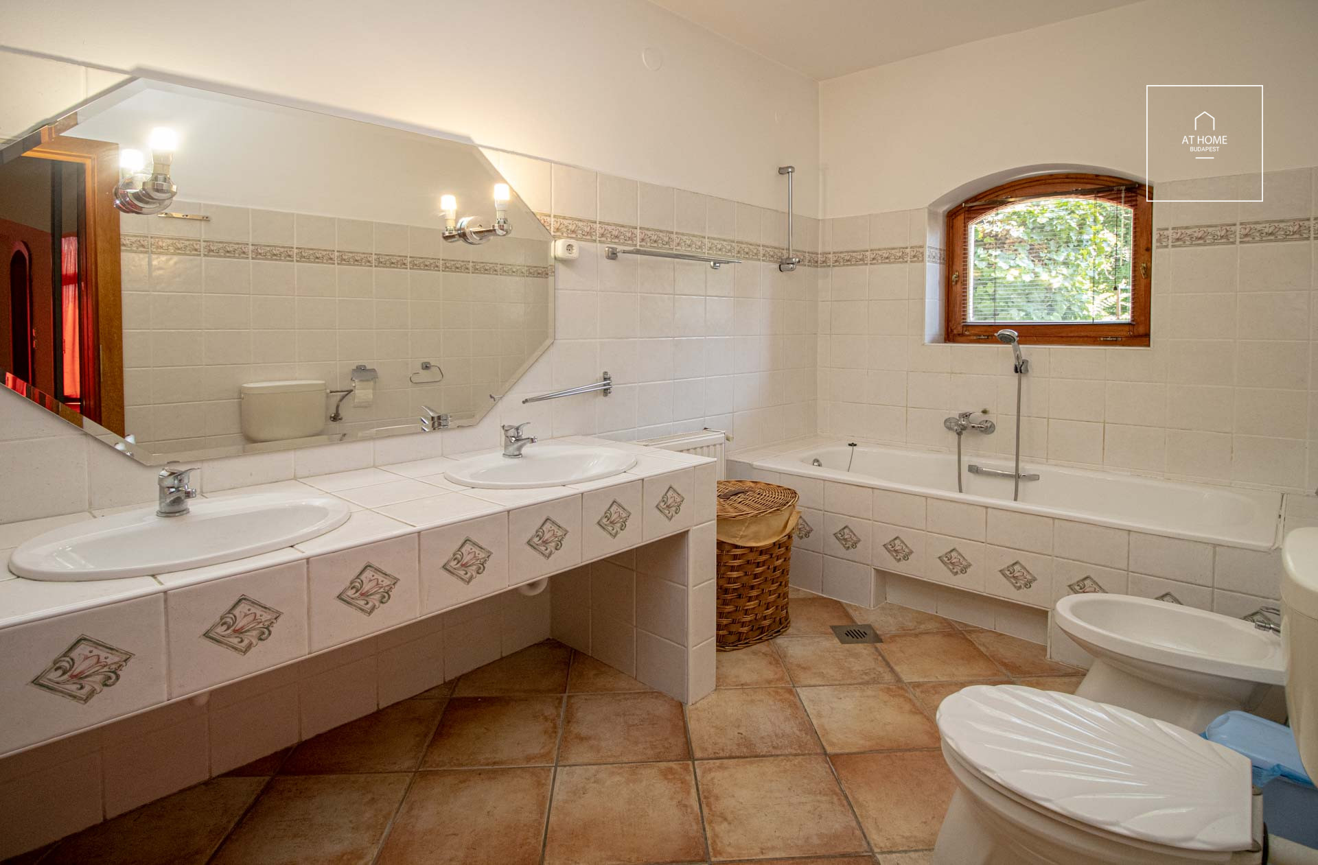 Detached house for rent in Budaörs with panoramic view