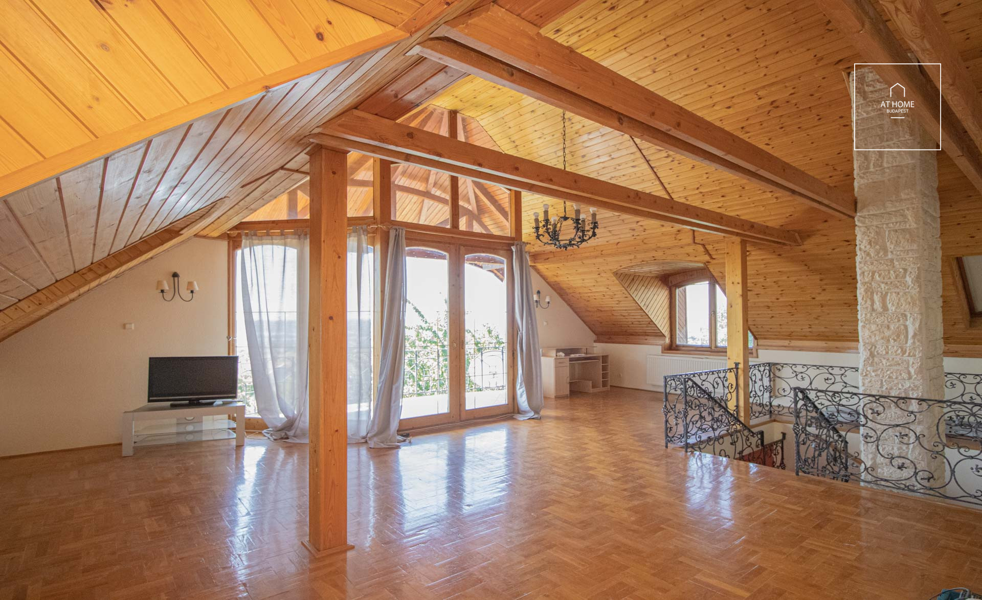 Detached house for rent in Budaörs with panoramic view