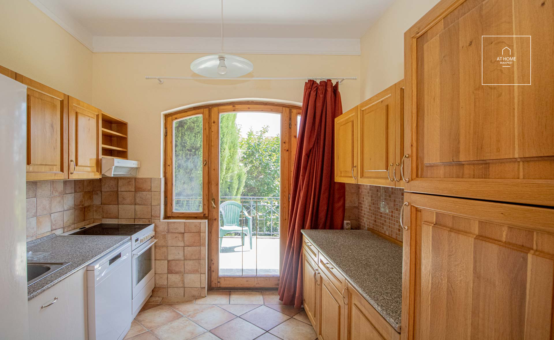 Detached house for rent in Budaörs with panoramic view