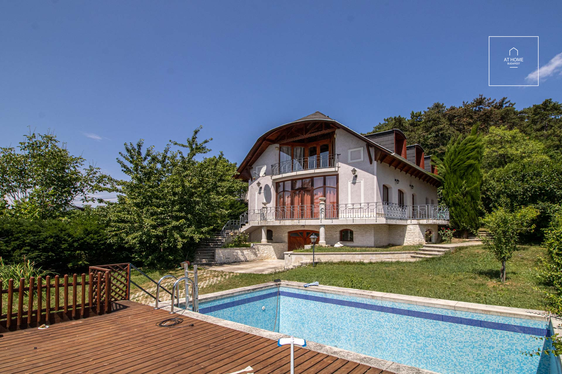 Detached house for rent in Budaörs with panoramic view