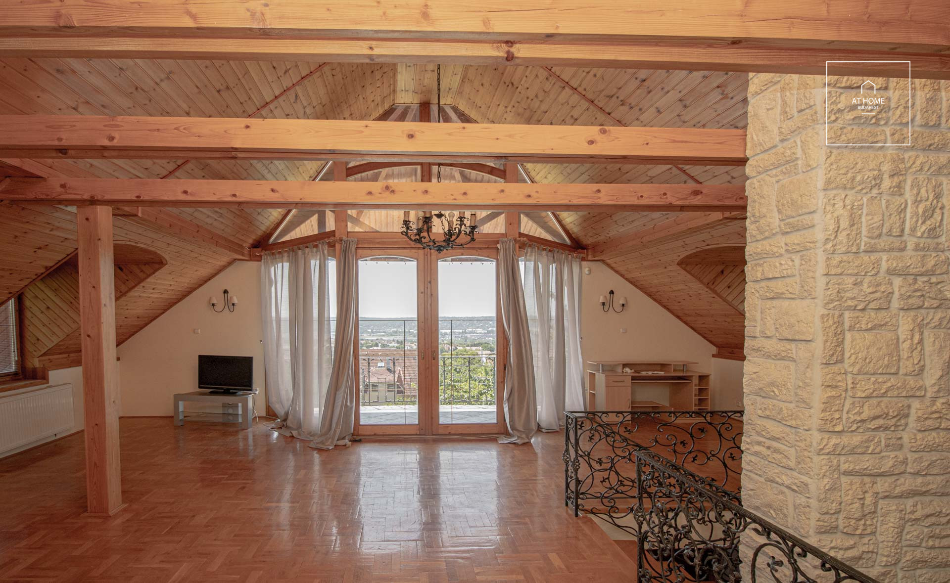 Detached house for rent in Budaörs with panoramic view