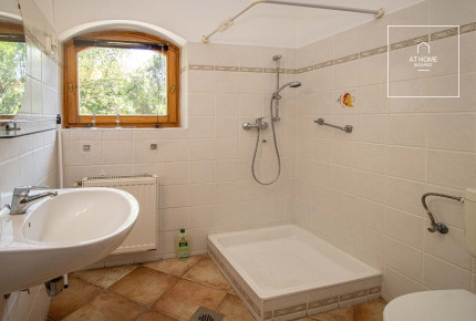 Detached house for rent in Budaörs with panoramic view