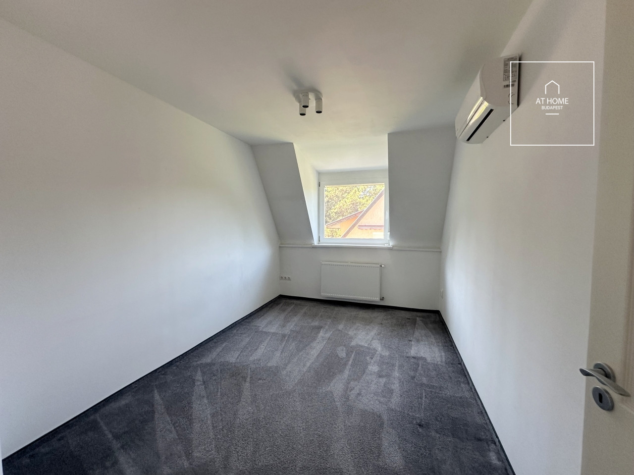 Renovated 4-storey, 4-bedroom townhouse in District II, Zöldmál