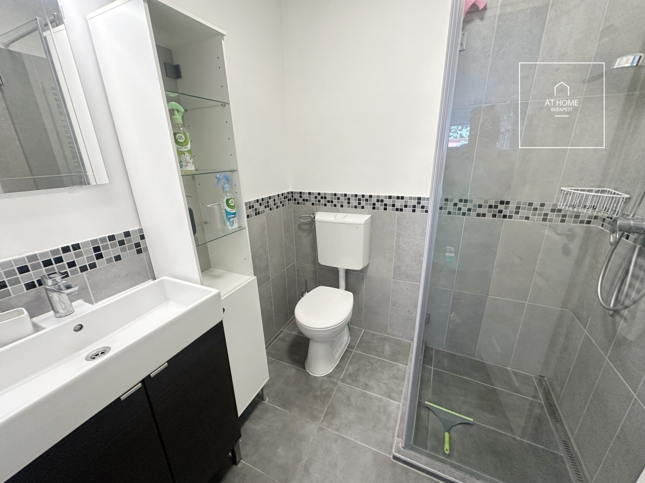 Renovated 4-storey, 4-bedroom townhouse in District II, Zöldmál