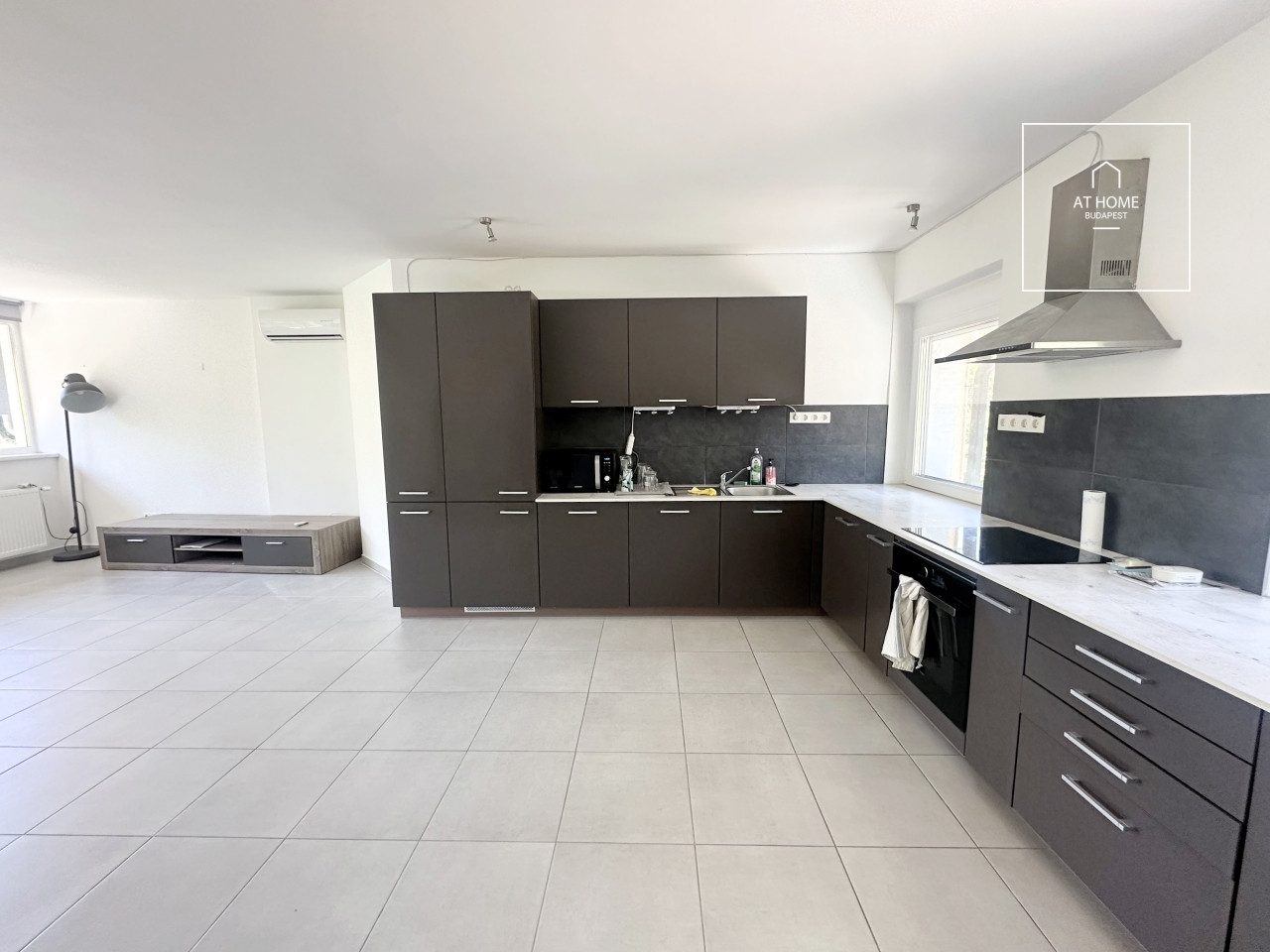 Renovated 4-storey, 4-bedroom townhouse in District II, Zöldmál