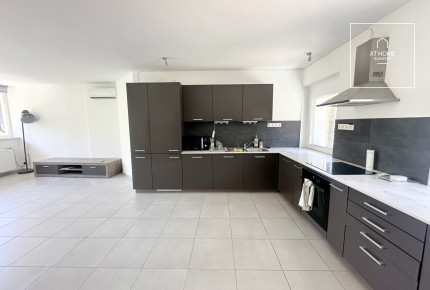 Renovated 4-storey, 4-bedroom townhouse in District II, Zöldmál