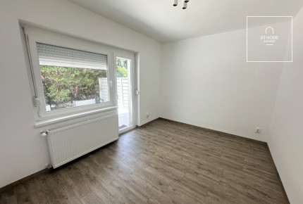 Renovated 4-storey, 4-bedroom townhouse in District II, Zöldmál