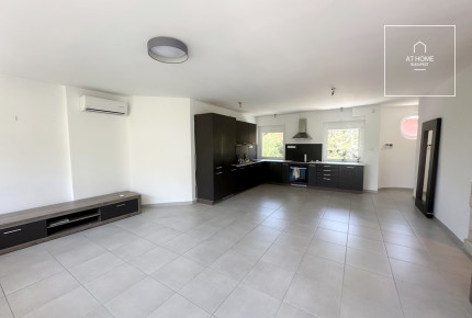 Felújított 4 szintes 4 hálószobás sorház II. kerület, Zöldmál