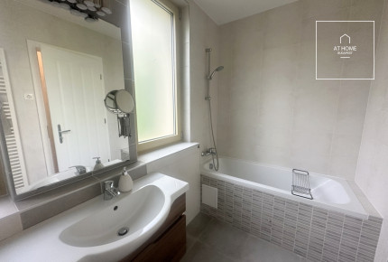 Ground floor 4-bedroom apartment in District II, Szemlőhegy