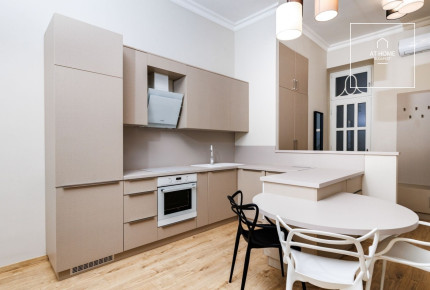 One-bedroom, 62 sqm apartment in District V, Lipótváros